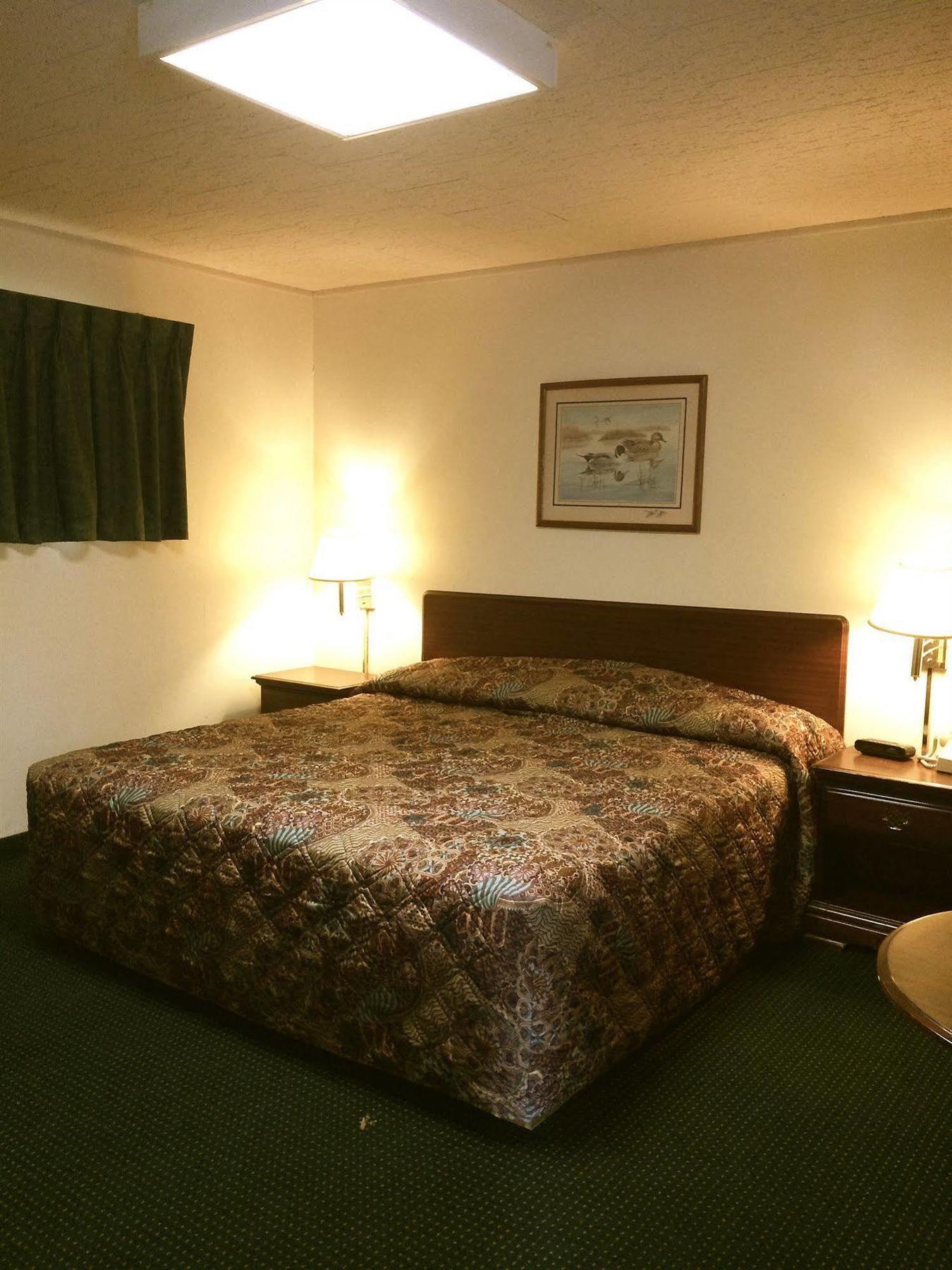 Rapids Inn & Suites Wisconsin Rapids Exterior foto