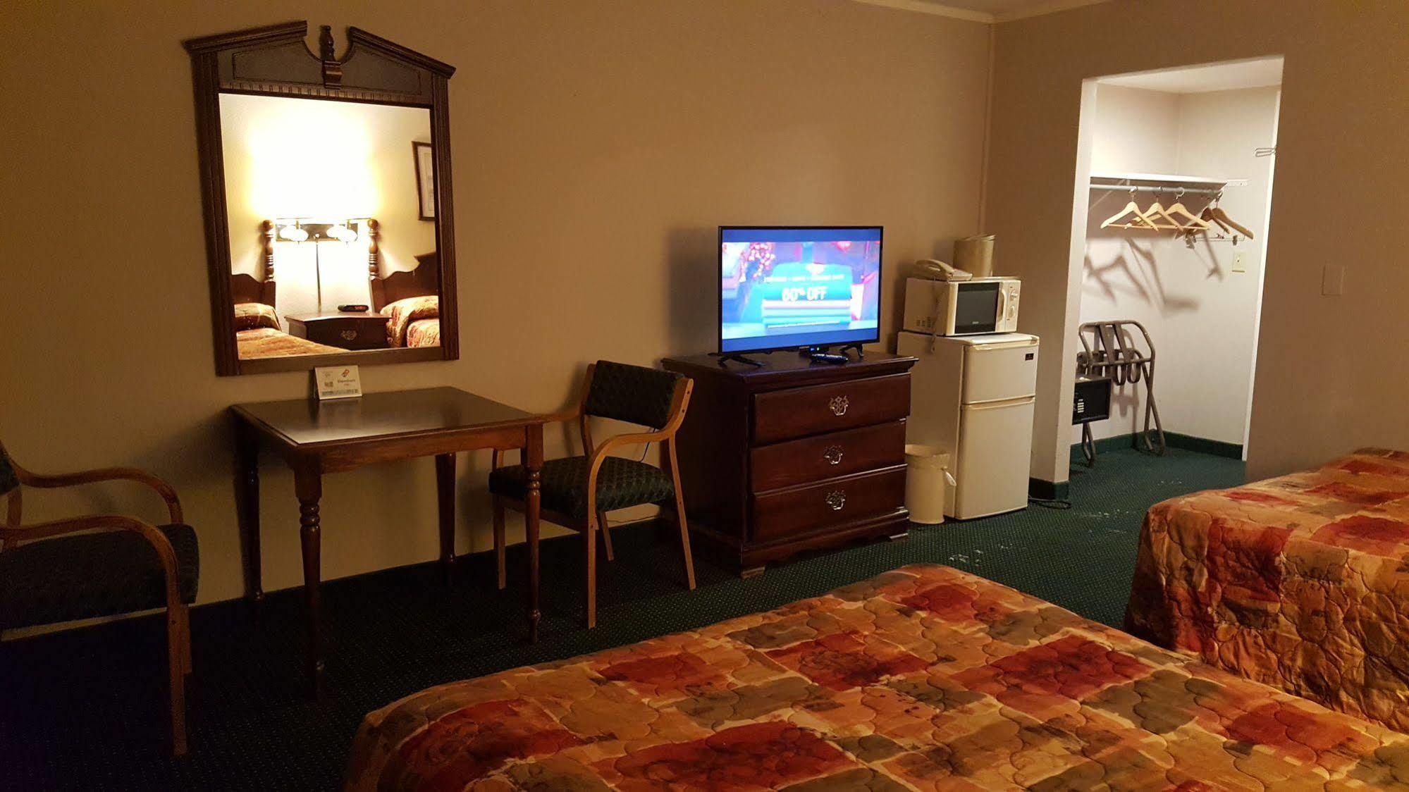 Rapids Inn & Suites Wisconsin Rapids Exterior foto