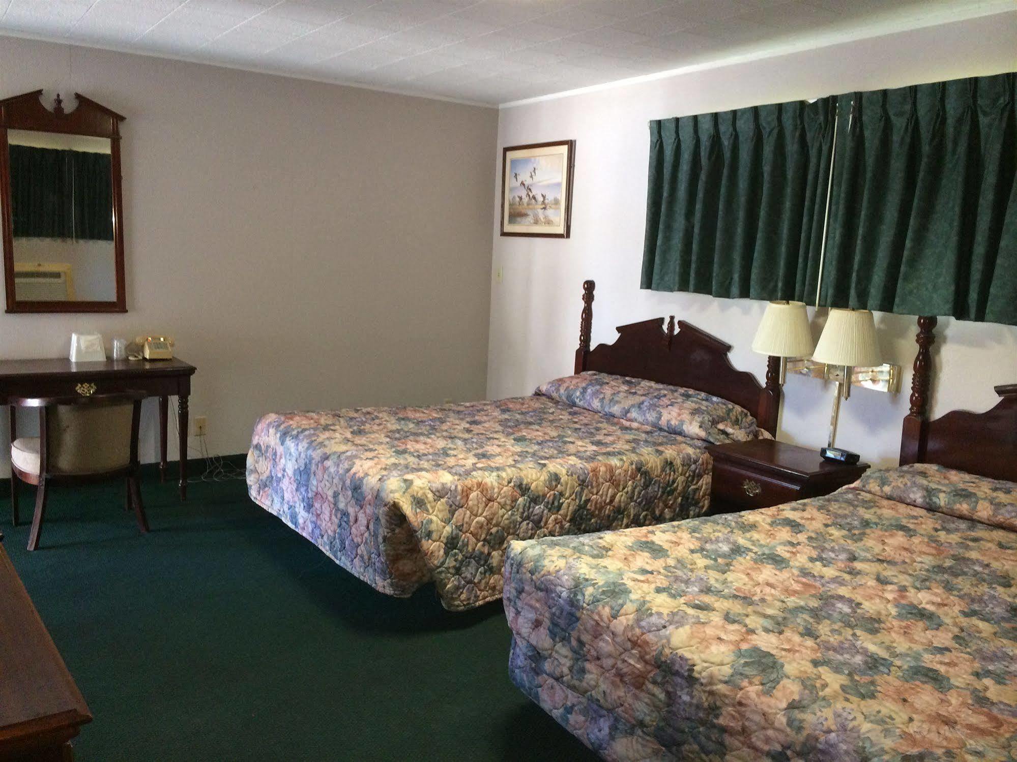 Rapids Inn & Suites Wisconsin Rapids Exterior foto